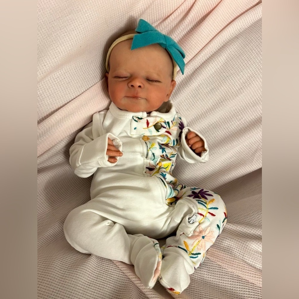 Reborn baby doll - realistic, painted with appropriate mottling of newborn - Picture 6 of 16